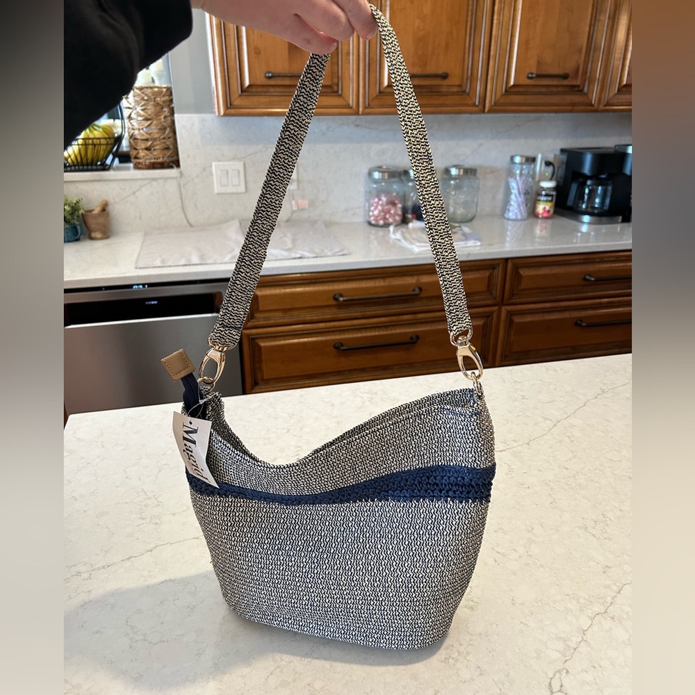 Madrid ladies purse. Navy and cream woven pattern